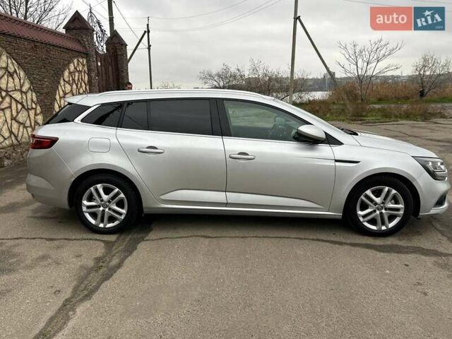 Серый Рено Меган, объемом двигателя 1.46 л и пробегом 220 тыс. км за 12700 $, фото 2 на Automoto.ua