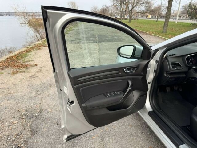 Серый Рено Меган, объемом двигателя 1.5 л и пробегом 165 тыс. км за 13900 $, фото 8 на Automoto.ua