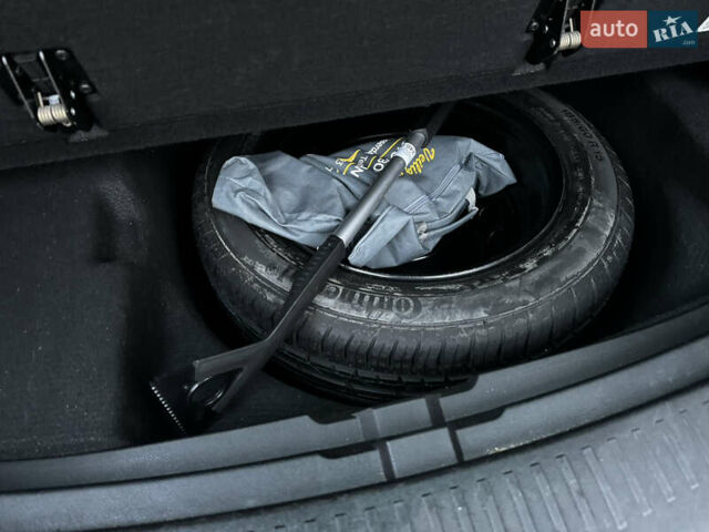 Серый Рено Меган, объемом двигателя 1.5 л и пробегом 240 тыс. км за 12500 $, фото 43 на Automoto.ua