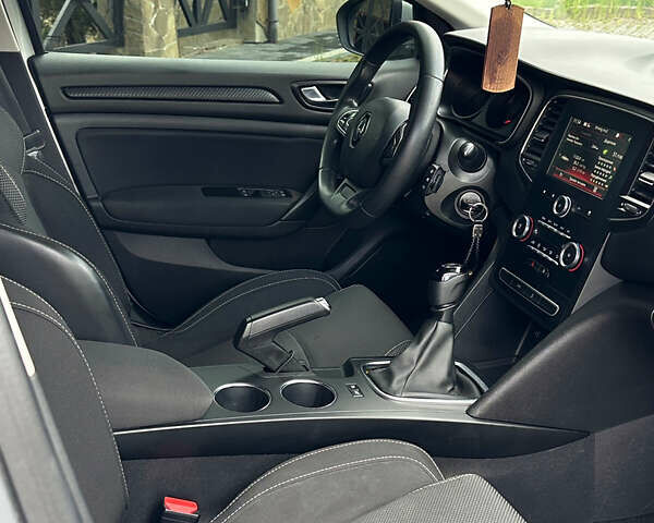 Сірий Рено Меган, об'ємом двигуна 1.46 л та пробігом 209 тис. км за 10850 $, фото 11 на Automoto.ua