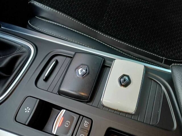 Серый Рено Меган, объемом двигателя 0 л и пробегом 128 тыс. км за 375 $, фото 9 на Automoto.ua
