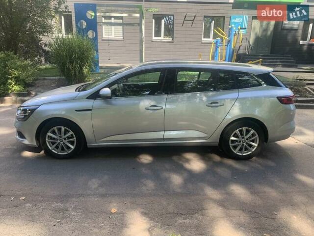 Рено Меган 2019 в Житомире на Automoto.ua Серый Рено Меган, объемом двигателя 1.46 л и пробегом 229 тыс. км за 13250 $, фото 3 на Automoto.ua