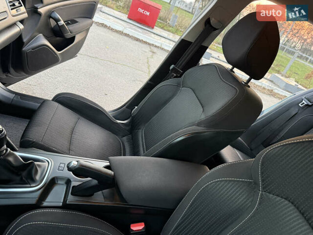 Серый Рено Меган, объемом двигателя 1.5 л и пробегом 96 тыс. км за 15399 $, фото 62 на Automoto.ua