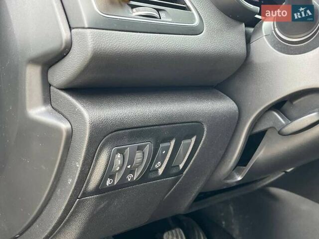 Серый Рено Меган, объемом двигателя 1.5 л и пробегом 105 тыс. км за 14190 $, фото 8 на Automoto.ua