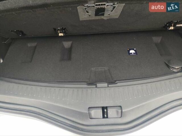 Сірий Рено Меган, об'ємом двигуна 1.5 л та пробігом 184 тис. км за 15500 $, фото 48 на Automoto.ua
