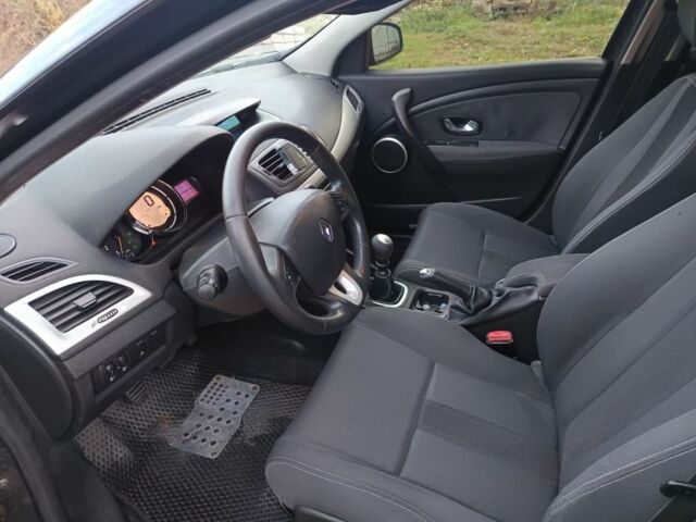 Сірий Рено Меган, об'ємом двигуна 1.5 л та пробігом 330 тис. км за 5200 $, фото 4 на Automoto.ua