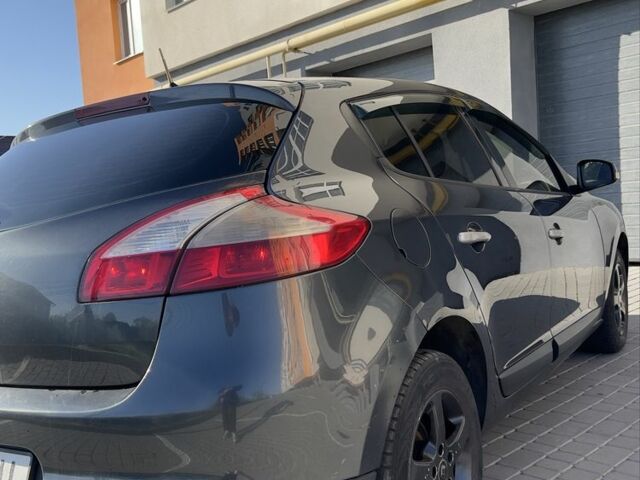 Сірий Рено Меган, об'ємом двигуна 1.5 л та пробігом 330 тис. км за 5300 $, фото 1 на Automoto.ua