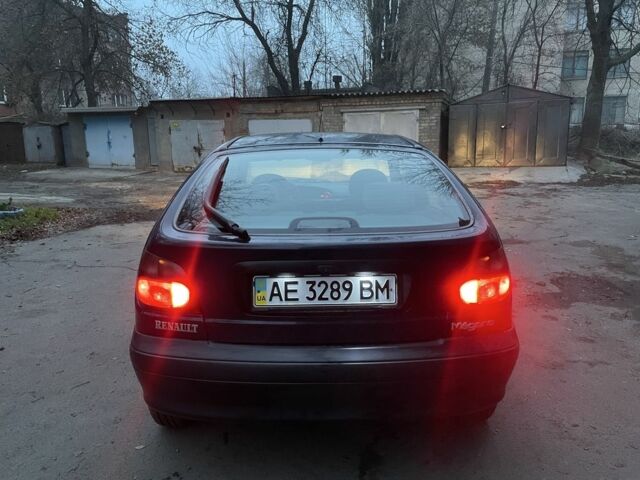 Синий Рено Меган, объемом двигателя 1.6 л и пробегом 234 тыс. км за 1850 $, фото 6 на Automoto.ua