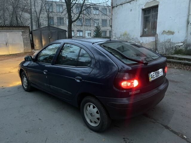 Синий Рено Меган, объемом двигателя 1.6 л и пробегом 234 тыс. км за 1850 $, фото 7 на Automoto.ua