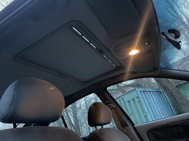 Синий Рено Меган, объемом двигателя 1.6 л и пробегом 234 тыс. км за 1850 $, фото 21 на Automoto.ua