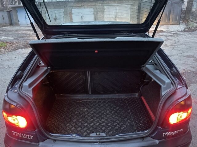 Синий Рено Меган, объемом двигателя 1.6 л и пробегом 234 тыс. км за 1850 $, фото 23 на Automoto.ua