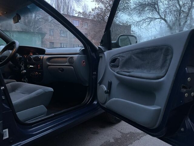 Синий Рено Меган, объемом двигателя 1.6 л и пробегом 234 тыс. км за 1850 $, фото 19 на Automoto.ua