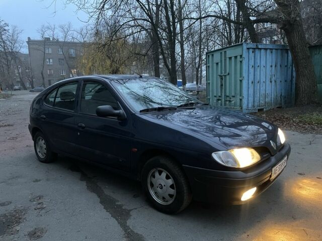 Синий Рено Меган, объемом двигателя 1.6 л и пробегом 234 тыс. км за 1850 $, фото 1 на Automoto.ua