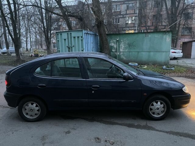 Синий Рено Меган, объемом двигателя 1.6 л и пробегом 234 тыс. км за 1850 $, фото 3 на Automoto.ua