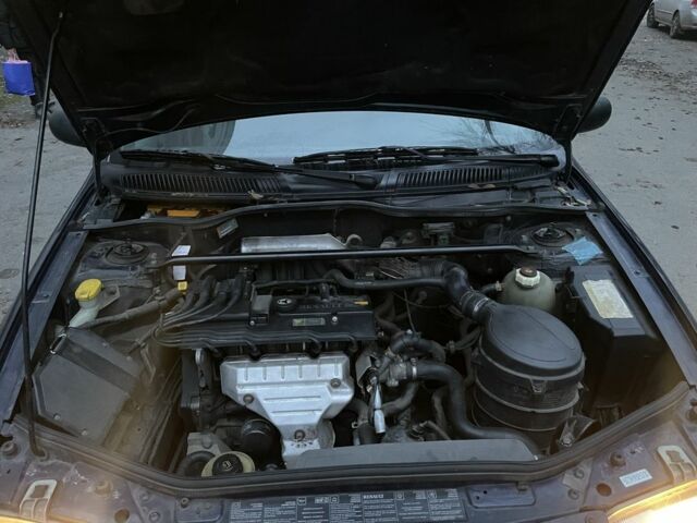 Синий Рено Меган, объемом двигателя 1.6 л и пробегом 234 тыс. км за 1850 $, фото 22 на Automoto.ua