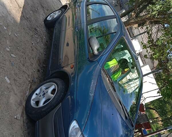 Синий Рено Меган, объемом двигателя 1.6 л и пробегом 200 тыс. км за 2000 $, фото 1 на Automoto.ua