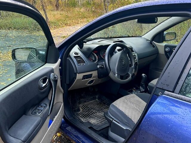 Синій Рено Меган, об'ємом двигуна 1.6 л та пробігом 300 тис. км за 3400 $, фото 3 на Automoto.ua