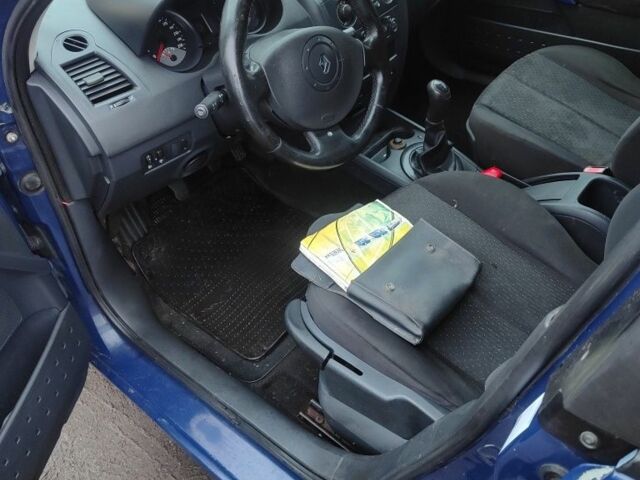 Синий Рено Меган, объемом двигателя 1.5 л и пробегом 200 тыс. км за 1500 $, фото 1 на Automoto.ua