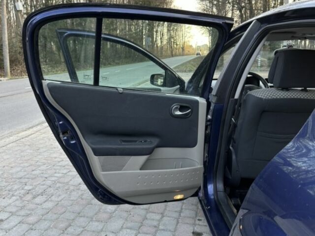 Синий Рено Меган, объемом двигателя 1.6 л и пробегом 181 тыс. км за 3600 $, фото 6 на Automoto.ua