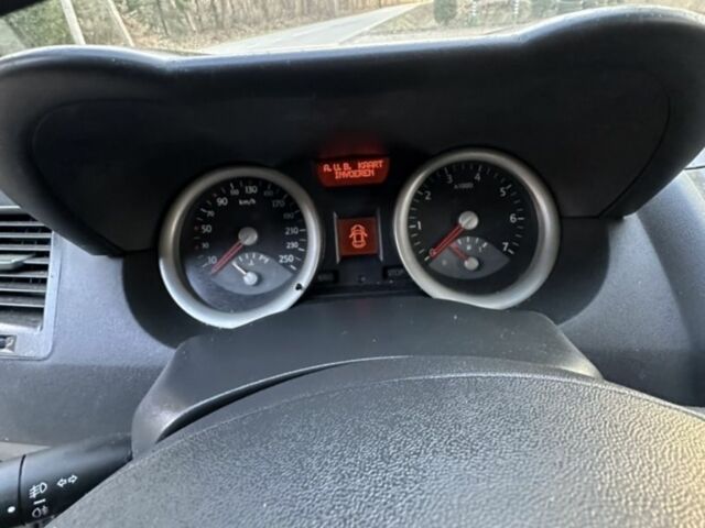 Синий Рено Меган, объемом двигателя 1.6 л и пробегом 181 тыс. км за 3600 $, фото 4 на Automoto.ua