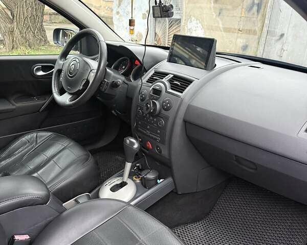 Синий Рено Меган, объемом двигателя 2 л и пробегом 139 тыс. км за 4300 $, фото 2 на Automoto.ua