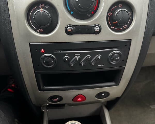 Синий Рено Меган, объемом двигателя 1.6 л и пробегом 182 тыс. км за 3700 $, фото 14 на Automoto.ua