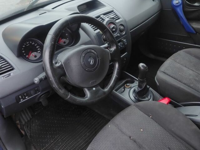 Синий Рено Меган, объемом двигателя 1.5 л и пробегом 200 тыс. км за 1500 $, фото 6 на Automoto.ua