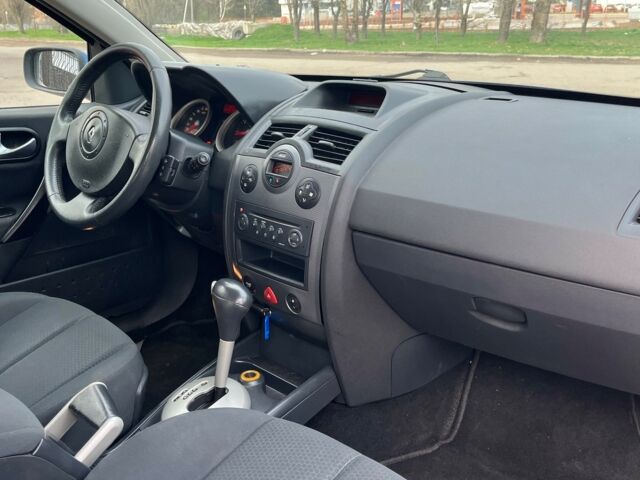 Синій Рено Меган, об'ємом двигуна 2 л та пробігом 175 тис. км за 4500 $, фото 10 на Automoto.ua