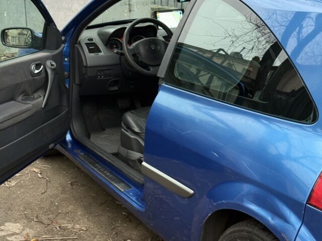 Синій Рено Меган, об'ємом двигуна 2 л та пробігом 139 тис. км за 4100 $, фото 13 на Automoto.ua