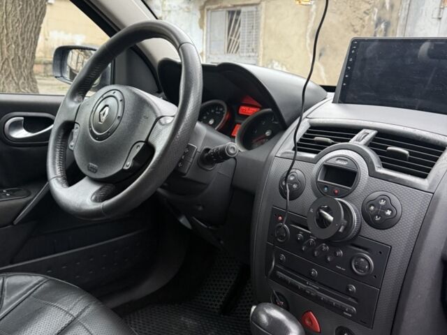 Синій Рено Меган, об'ємом двигуна 2 л та пробігом 139 тис. км за 4100 $, фото 5 на Automoto.ua