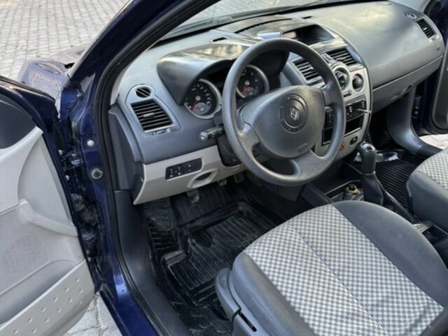 Синий Рено Меган, объемом двигателя 1.6 л и пробегом 181 тыс. км за 3600 $, фото 5 на Automoto.ua