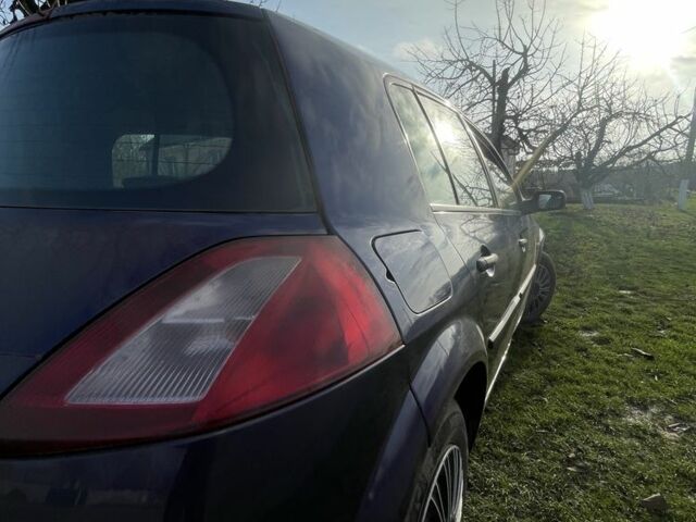 Синий Рено Меган, объемом двигателя 1.6 л и пробегом 200 тыс. км за 2800 $, фото 6 на Automoto.ua