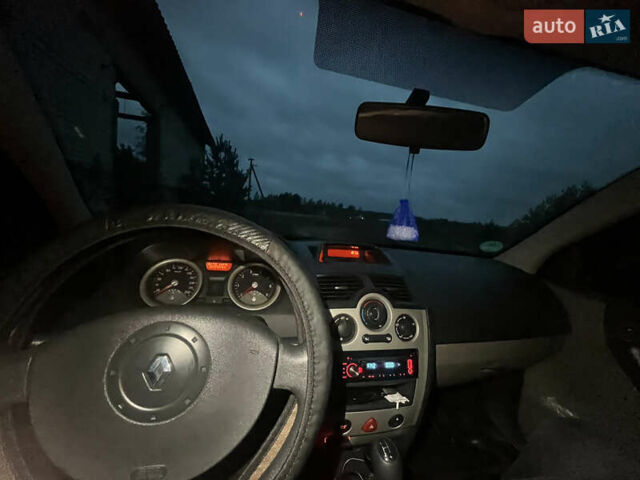 Рено Меган 2004 в Вараш (Кузнецовск) на Automoto.ua Синий Рено Меган, объемом двигателя 1.6 л и пробегом 240 тыс. км за 4600 $, фото 7 на Automoto.ua