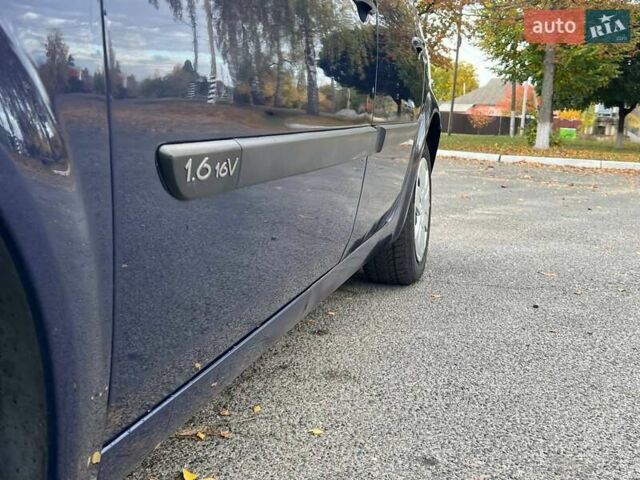 Синій Рено Меган, об'ємом двигуна 1.6 л та пробігом 219 тис. км за 3999 $, фото 12 на Automoto.ua