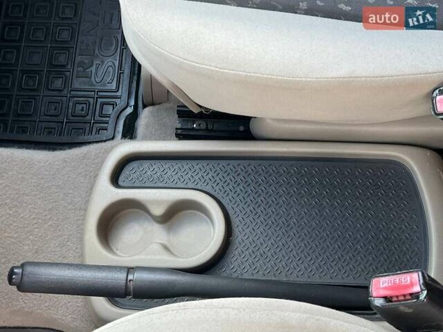 Синій Рено Меган, об'ємом двигуна 1.6 л та пробігом 219 тис. км за 3999 $, фото 35 на Automoto.ua