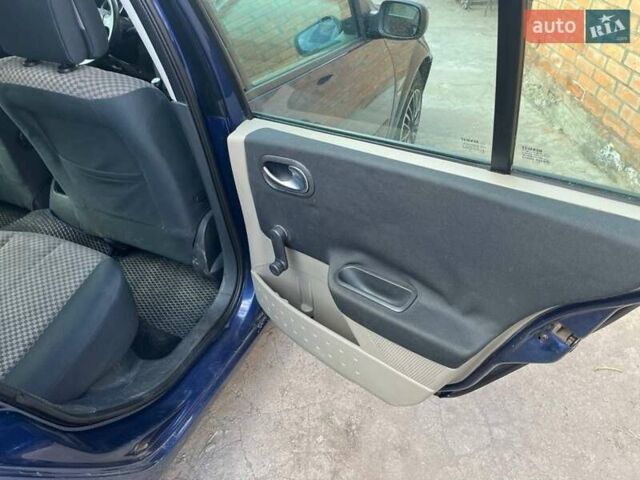 Синий Рено Меган, объемом двигателя 1.6 л и пробегом 195 тыс. км за 3500 $, фото 6 на Automoto.ua