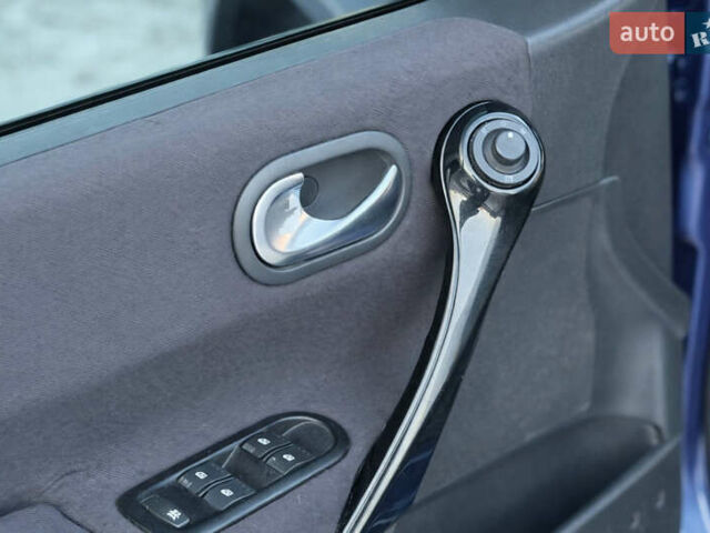 Синій Рено Меган, об'ємом двигуна 1.9 л та пробігом 246 тис. км за 3599 $, фото 5 на Automoto.ua