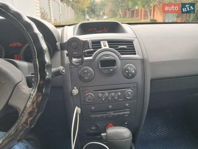 Синий Рено Меган, объемом двигателя 1.6 л и пробегом 260 тыс. км за 3850 $, фото 12 на Automoto.ua