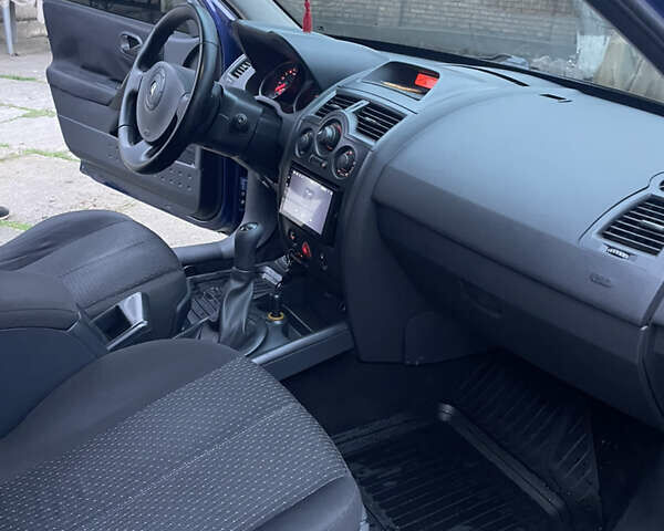 Синій Рено Меган, об'ємом двигуна 1.39 л та пробігом 277 тис. км за 4900 $, фото 24 на Automoto.ua