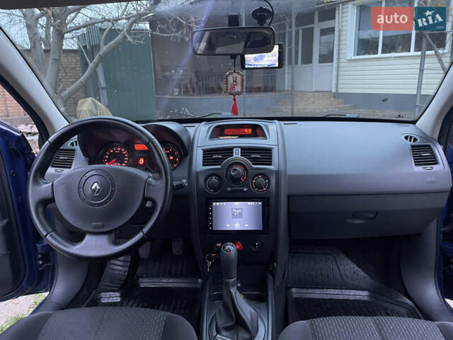 Синій Рено Меган, об'ємом двигуна 1.39 л та пробігом 277 тис. км за 4900 $, фото 26 на Automoto.ua
