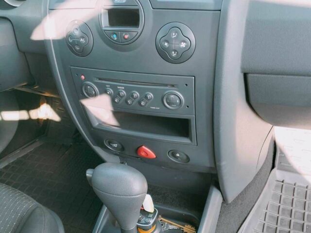 Синий Рено Меган, объемом двигателя 1.6 л и пробегом 187 тыс. км за 4400 $, фото 9 на Automoto.ua