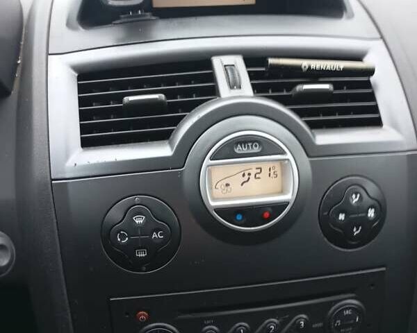 Синій Рено Меган, об'ємом двигуна 1.6 л та пробігом 275 тис. км за 4100 $, фото 15 на Automoto.ua