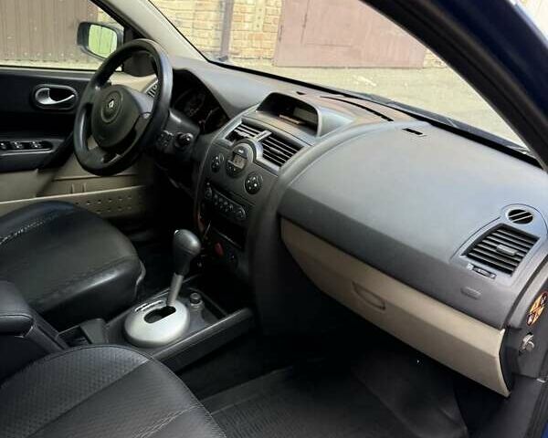 Синий Рено Меган, объемом двигателя 1.6 л и пробегом 212 тыс. км за 5077 $, фото 5 на Automoto.ua