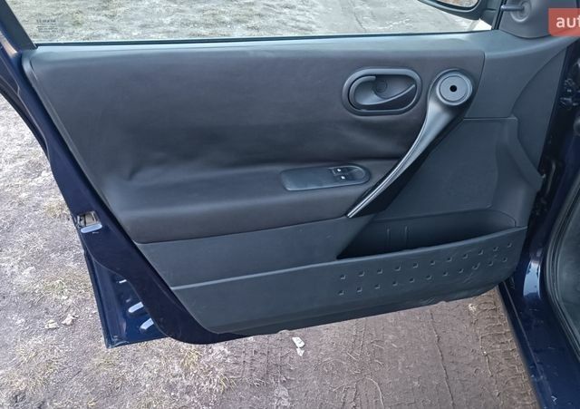 Синий Рено Меган, объемом двигателя 1.5 л и пробегом 367 тыс. км за 3350 $, фото 33 на Automoto.ua