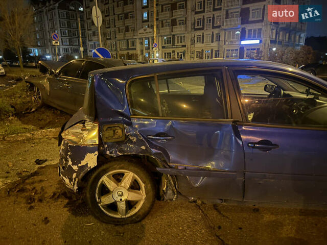 Синій Рено Меган, об'ємом двигуна 1.6 л та пробігом 230 тис. км за 1800 $, фото 4 на Automoto.ua