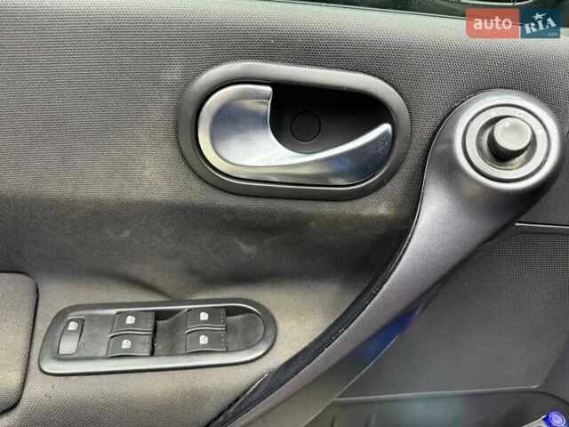 Синий Рено Меган, объемом двигателя 1.6 л и пробегом 233 тыс. км за 5300 $, фото 6 на Automoto.ua