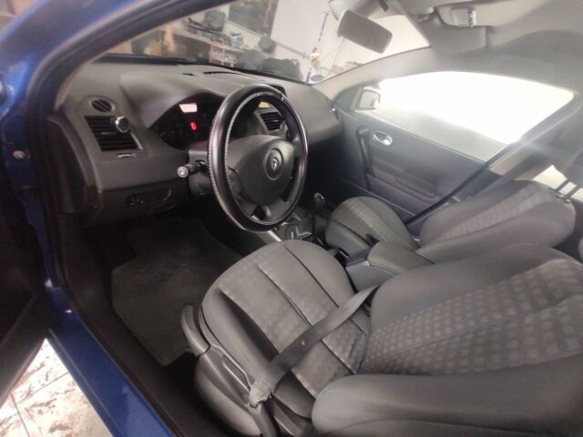 Синій Рено Меган, об'ємом двигуна 1.6 л та пробігом 186 тис. км за 5600 $, фото 2 на Automoto.ua