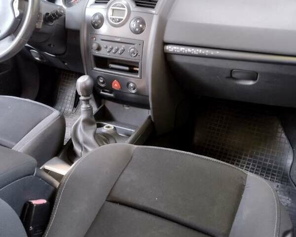 Синий Рено Меган, объемом двигателя 1.46 л и пробегом 260 тыс. км за 4800 $, фото 23 на Automoto.ua