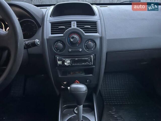 Синій Рено Меган, об'ємом двигуна 1.6 л та пробігом 190 тис. км за 5300 $, фото 17 на Automoto.ua