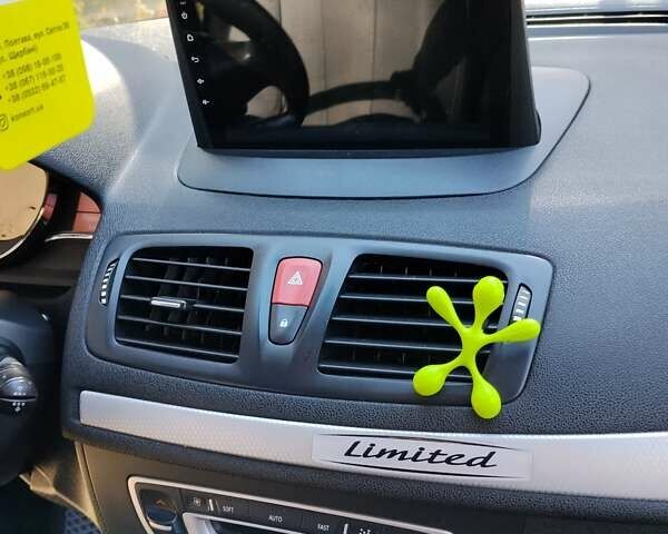 Синий Рено Меган, объемом двигателя 1.6 л и пробегом 222 тыс. км за 7000 $, фото 16 на Automoto.ua